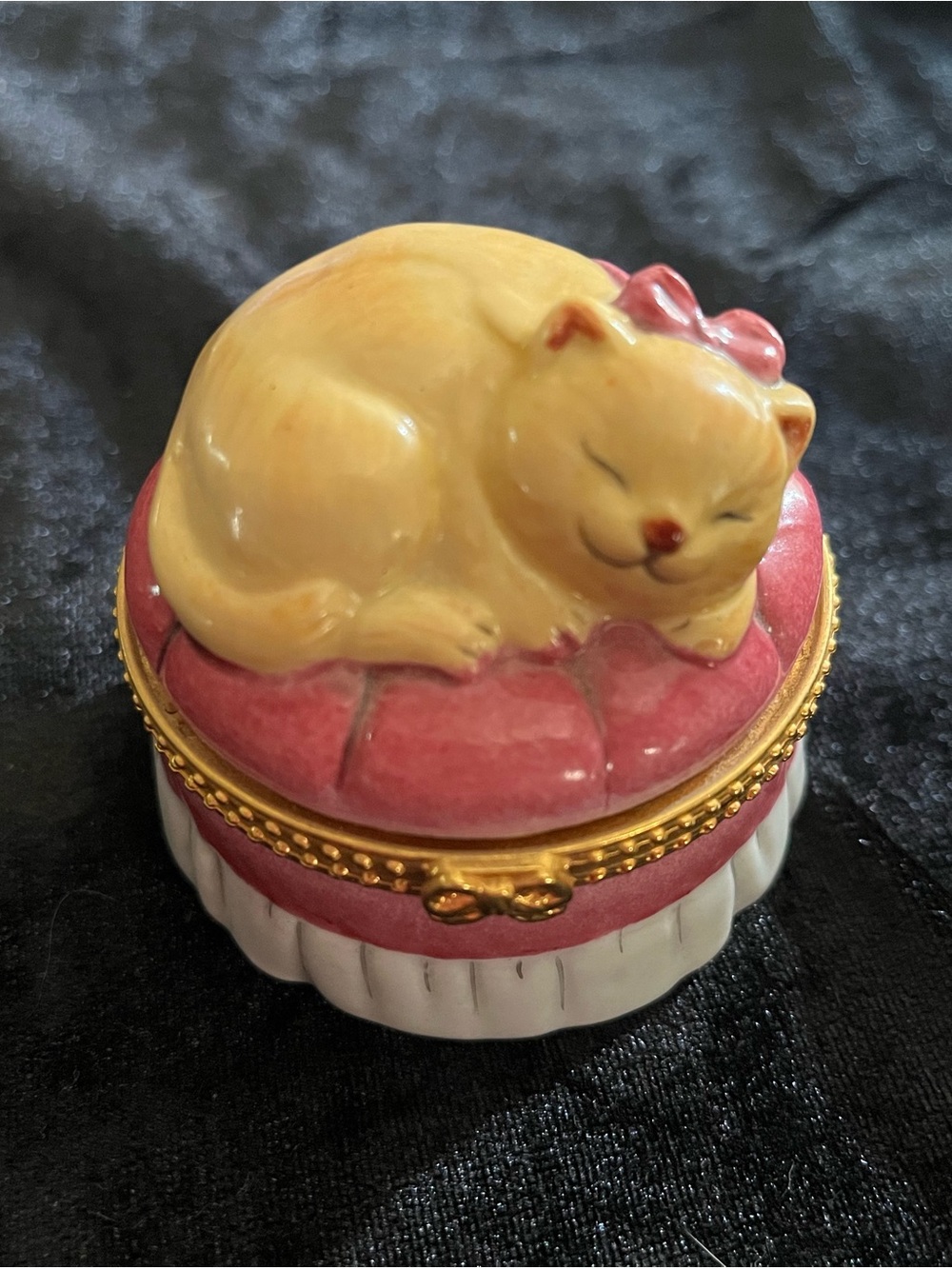 Vintage 1997 Leeber Hand-Painted Ceramic Sleeping Cat Trinket Box - Picture 2 of 6